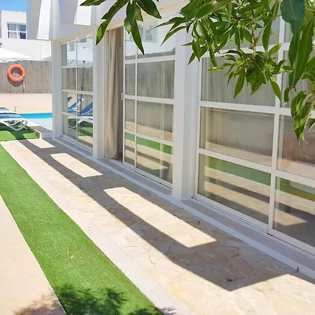 In Picafort, Nahe Playa De Muro, 4 X Schlafzimmer Mit Bad *